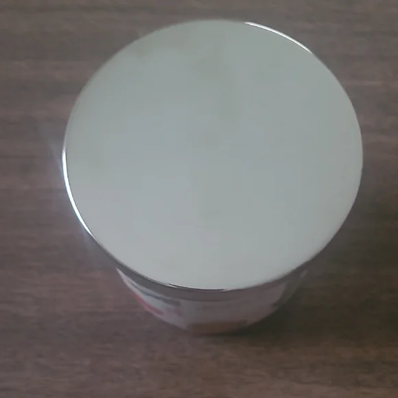 Holiday Memories Scented Candle - Red - Picture 3 of 4